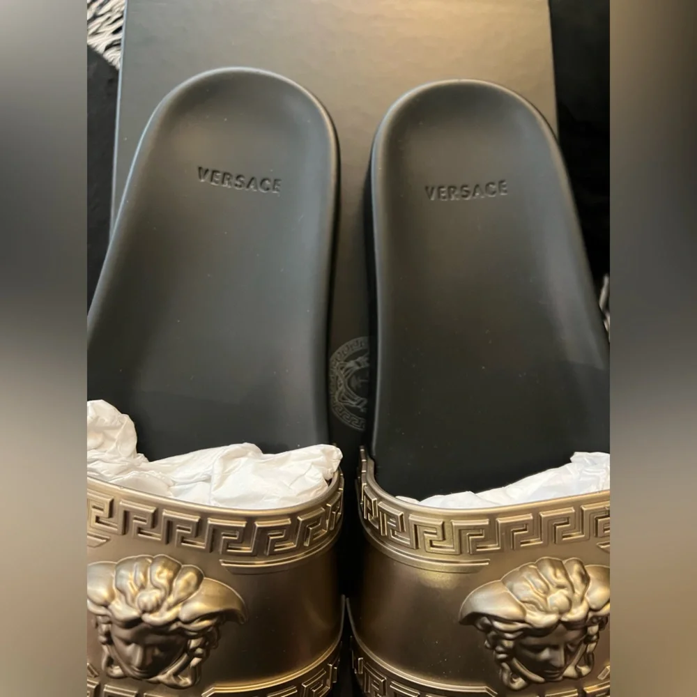 NIB Versace Medusa Metallic Pool Slide Sandals (42) - Picture 8 of 8